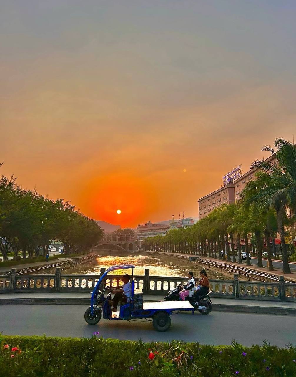 河畔夕阳